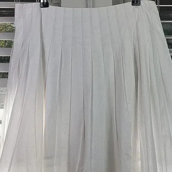 J. Crew White A-Line Skirt with Floral Embroideryrew. Size 8